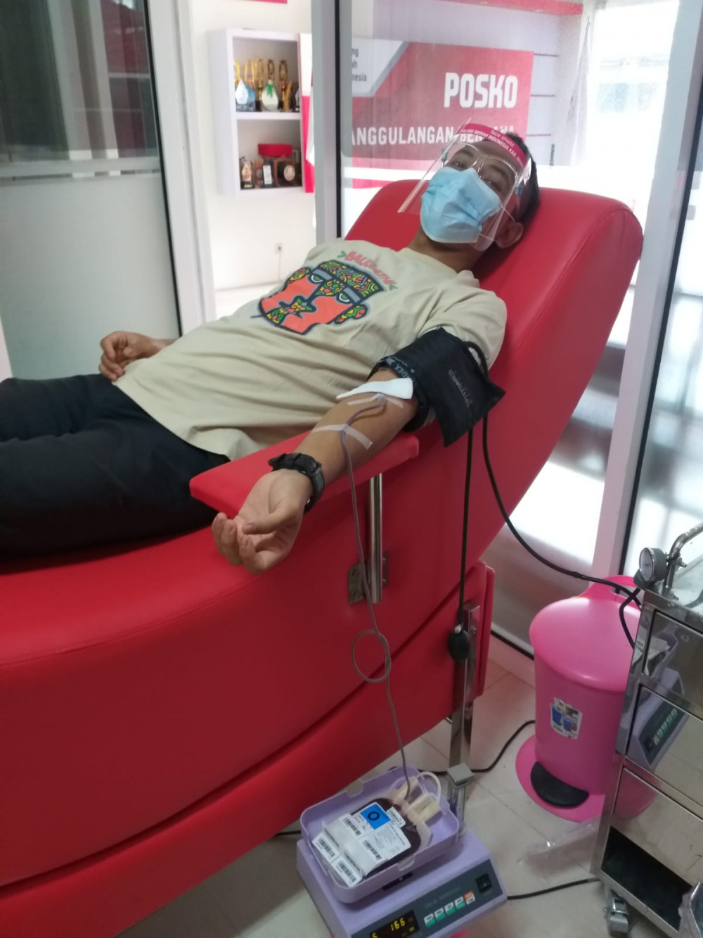 Pertama kali donor untuk plasma konvalesen.